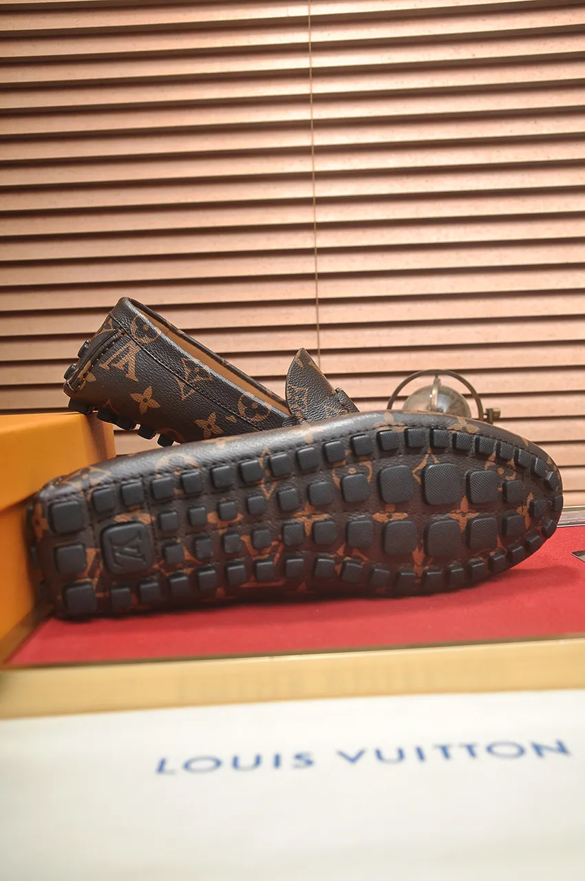 Men's men's shoes 💰420💶 [LV Doudou shoes] (water-dyed cowhide lining) new model is on the market, available on the official website. The new Doudou shoes are processed into single-color materials, and the uppers are made of imported horsehide leather. The body of the shoe is fully hemmed with mark thread, and is lined with imported original cowhide leather. The elegant shoe shape is super suitable for all-matching, and the size is 38-44.